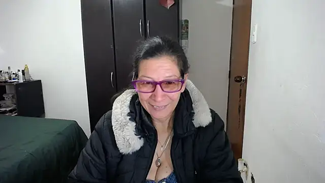 Snapshot of latin49 chatting on 02-25-26, 04:44 latin49 online show from 02-25-26, 04:44