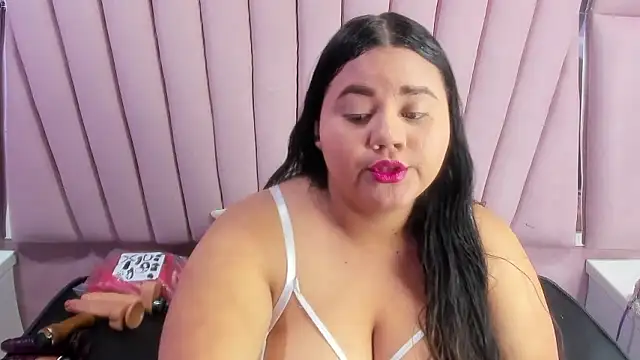 Snapshot of ValenTitis chatting on 12-06-24, 06:04 ValenTitis online show from 12-06-24, 06:04