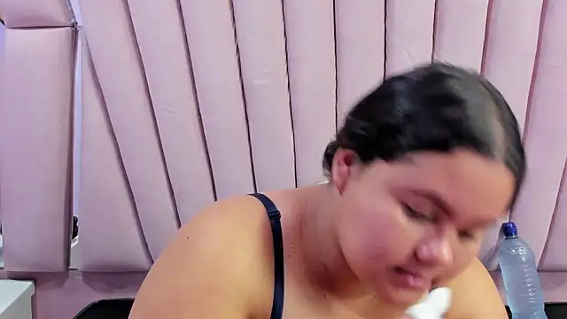 Snapshot of ValenTitis chatting on 01-16-25, 08:03 ValenTitis online show from 01-16-25, 08:03