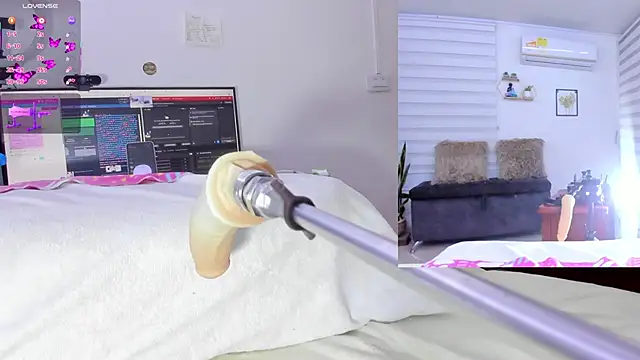 Snapshot of Soraya_Davis chatting on 09-19-25, 09:22 Soraya Davis online show from 09-19-25, 09:22