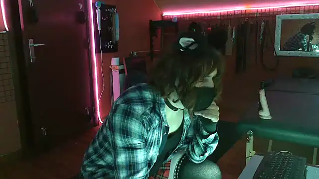 Ginny-the-bdsm-nympho online show from 02-24-25, 05:42