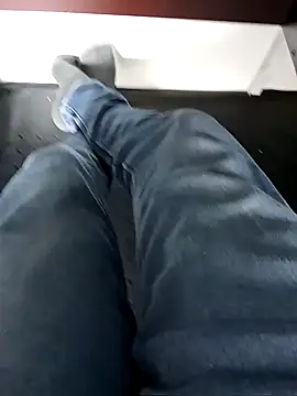 Snapshot of robinsan1010 chatting on 03-08-25, 04:23 robinsan1010 online show from 03-08-25, 04:23