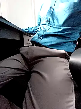 Snapshot of robinsan1010 chatting on 03-20-25, 12:11 robinsan1010 online show from 03-20-25, 12:11