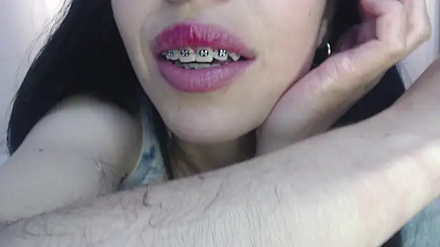 adriscute online show from 02-08-25, 11:24