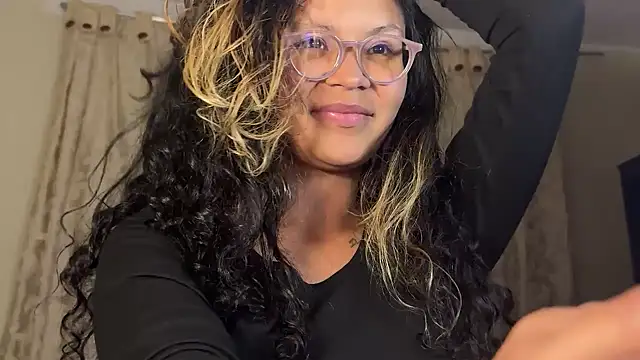 Snapshot of Hathorlove chatting on 06-19-26, 05:23 Hathorlove online show from 06-19-26, 05:23