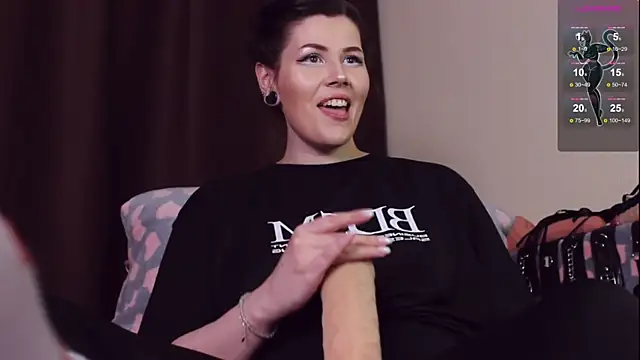 Snapshot of Luna_Blake chatting on 02-05-25, 07:31 Luna Blake online show from 02-05-25, 07:31