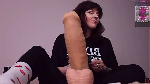 Snapshot of Luna_Blake chatting on 10-25-25, 10:34 Luna Blake online show from 10-25-25, 10:34