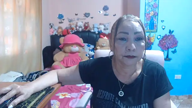 Snapshot of milfeddy_ chatting on 05-27-26, 09:01 milfeddy online show from 05-27-26, 09:01