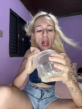 Snapshot of bunnydark00 chatting on 03-04-25, 04:06 bunnydark00 online show from 03-04-25, 04:06