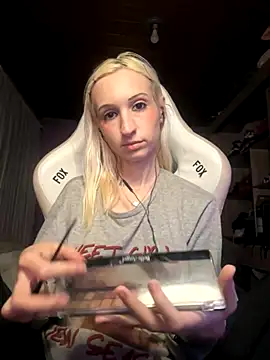 Snapshot of bunnydark00 chatting on 11-09-25, 02:10 bunnydark00 online show from 11-09-25, 02:10