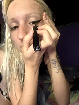 Snapshot of bunnydark00 chatting on 11-13-25, 10:08 bunnydark00 online show from 11-13-25, 10:08