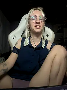 Snapshot of bunnydark00 chatting on 11-22-25, 03:16 bunnydark00 online show from 11-22-25, 03:16