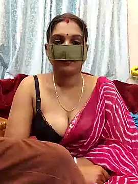 Queen Dolly online show from 01-06-25, 05:49