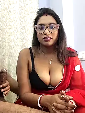 Queen Dolly online show from 12-14-25, 04:56