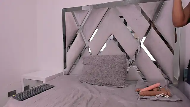 Naughty  Mom online show from 02-04-25, 06:17