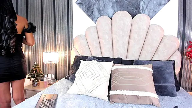 Naughty  Mom online show from 12-16-25, 12:10