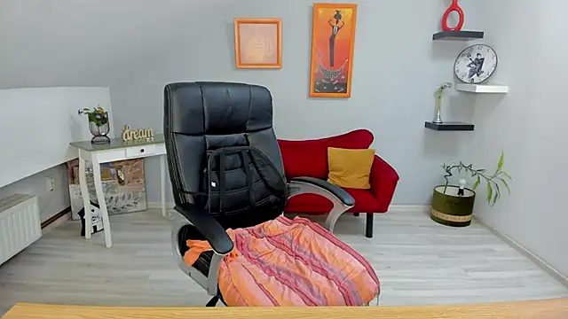 LollaGirl online show from 01-31-25, 04:25