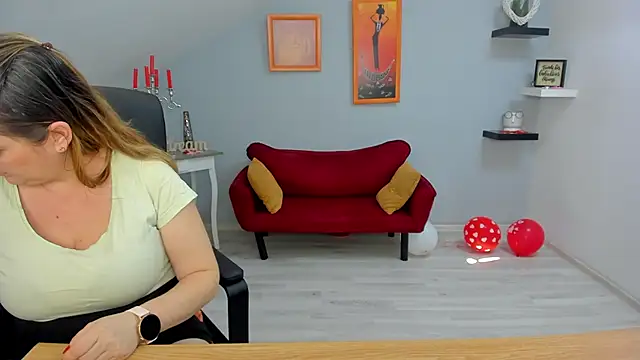 LollaGirl online show from 02-26-25, 10:47