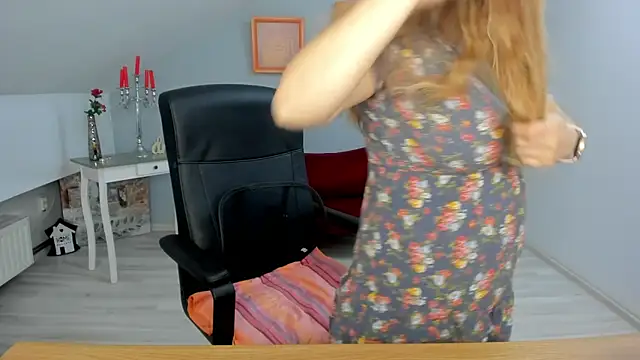 LollaGirl online show from 03-19-25, 04:25