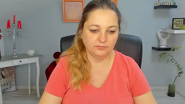 LollaGirl online show from 03-21-25, 04:17