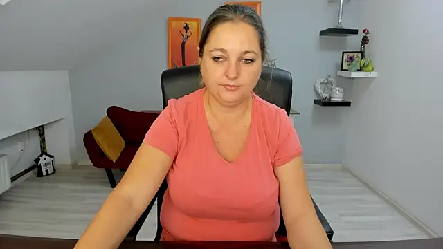 LollaGirl online show from 10-02-25, 03:24