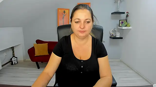 LollaGirl online show from 10-15-25, 03:28