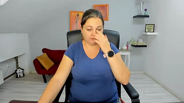 LollaGirl online show from 10-21-25, 03:18