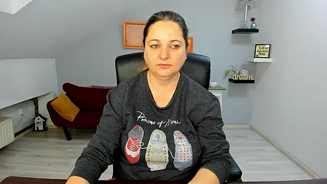 LollaGirl online show from 02-09-26, 04:05