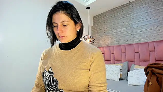 SarahDeyvis online show from 02-17-25, 02:04