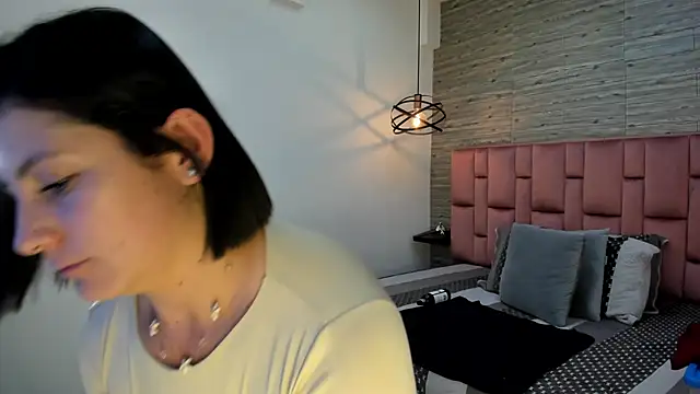 SarahDeyvis online show from 02-26-25, 05:17