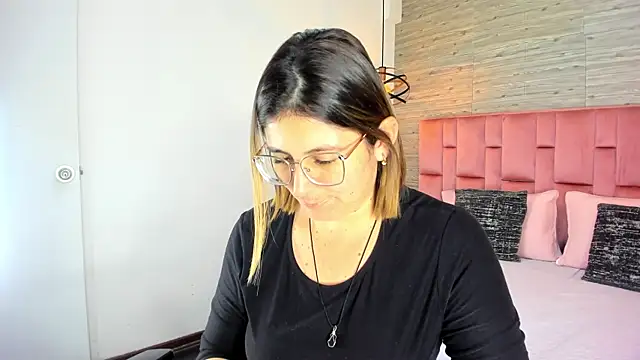 SarahDeyvis online show from 09-18-25, 06:21