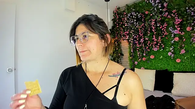 SarahDeyvis online show from 11-28-25, 03:25