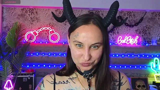Cool Freak  online show from 06-14-26, 10:06