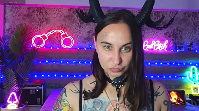 Cool Freak  online show from 06-19-26, 10:19