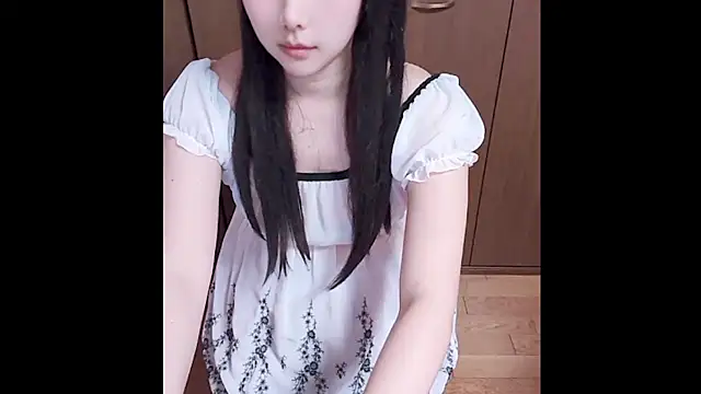 Snapshot of Anne-japanese- chatting on 07-14-26, 12:24 Anne-japanese- online show from 07-14-26, 12:24