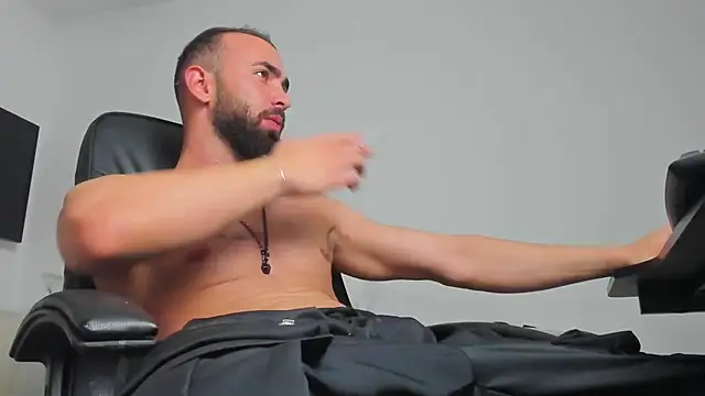 Snapshot of MichaelMasterss chatting on 12-28-24, 09:08 MichaelMasterss online show from 12-28-24, 09:08