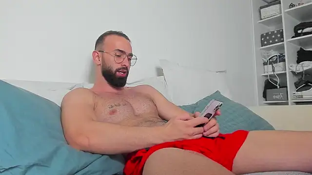 Snapshot of MichaelMasterss chatting on 10-15-25, 07:14 MichaelMasterss online show from 10-15-25, 07:14