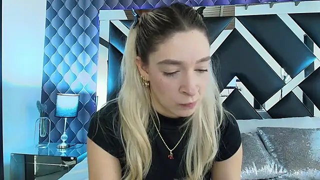 victoriaa lee  online show from 01-12-25, 06:59