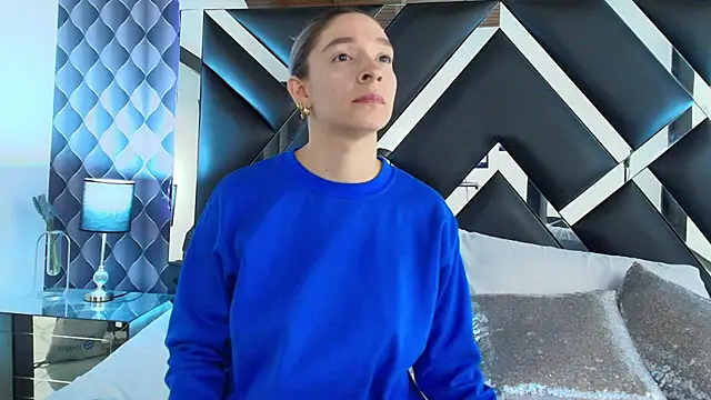 victoriaa lee  online show from 02-05-25, 07:20