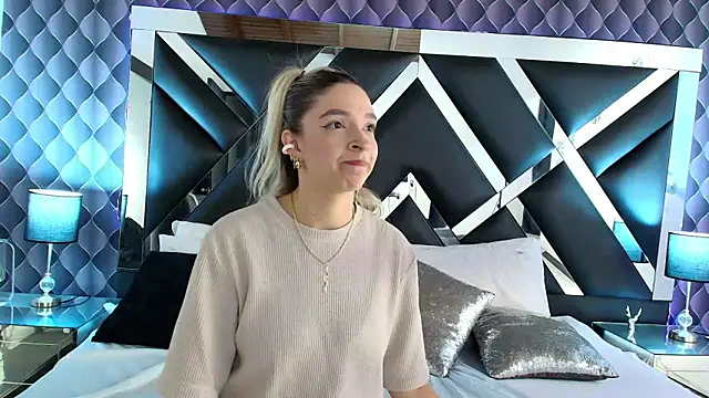 victoriaa lee  online show from 02-20-25, 06:57