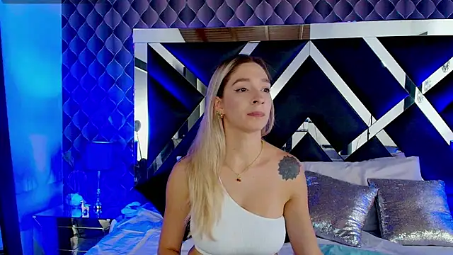 victoriaa lee  online show from 03-11-25, 07:47