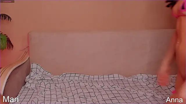 Snapshot of Mari___Anna chatting on 01-17-25, 09:17 Mari Anna online show from 01-17-25, 09:17