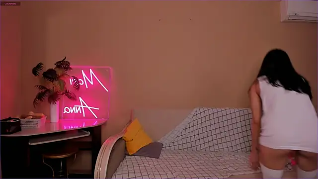 Snapshot of Mari___Anna chatting on 03-21-25, 09:34 Mari Anna online show from 03-21-25, 09:34