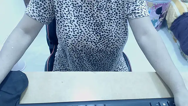 Snapshot of Valentina_lara01 chatting on 11-29-25, 11:30 Valentina lara01 online show from 11-29-25, 11:30