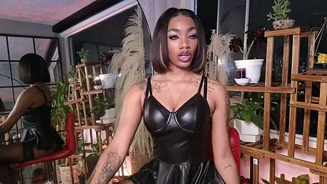 Snapshot of emely_brandon chatting on 12-06-24, 01:07 emely brandon online show from 12-06-24, 01:07