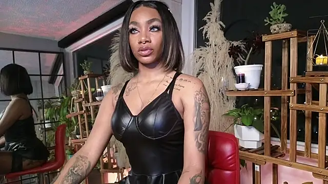 Snapshot of emely_brandon chatting on 12-06-24, 04:36 emely brandon online show from 12-06-24, 04:36