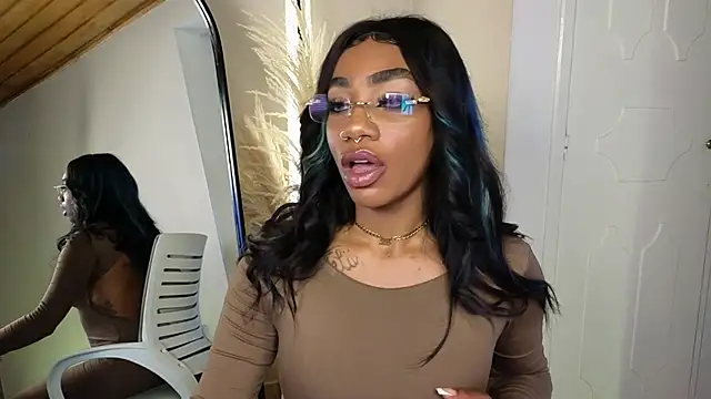 Snapshot of emely_brandon chatting on 03-12-25, 04:46 emely brandon online show from 03-12-25, 04:46