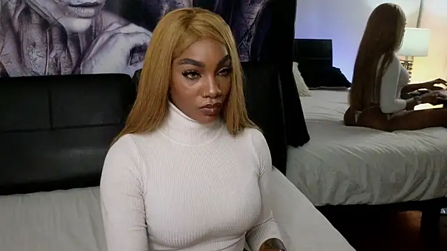 Snapshot of emely_brandon chatting on 11-18-25, 03:23 emely brandon online show from 11-18-25, 03:23