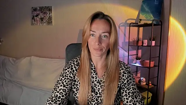 RebeccaMartinez online show from 09-26-25, 07:56