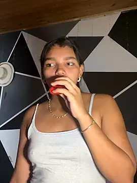 Snapshot of emilyharber chatting on 10-07-25, 07:44 emilyharber online show from 10-07-25, 07:44